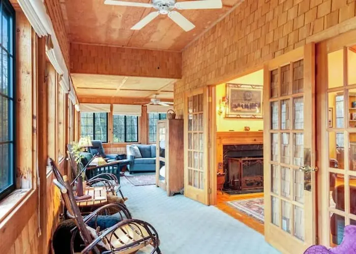 Secluded Cabin On 10 Acres - Hot Tub & Game Room!