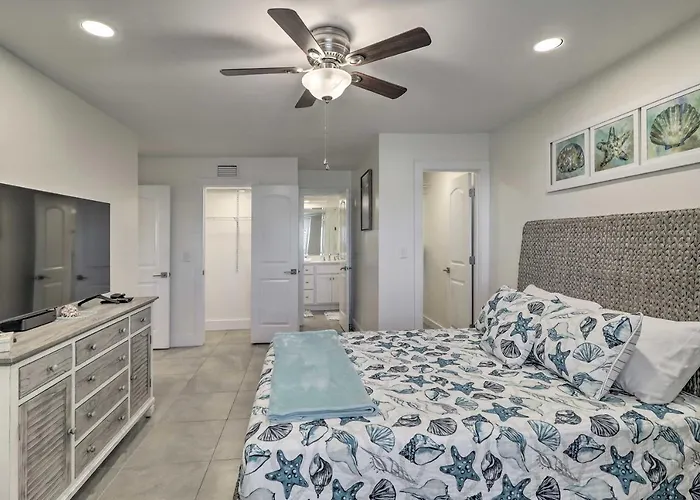 Pool & Tennis: Walkable Fernandina Beach Escape