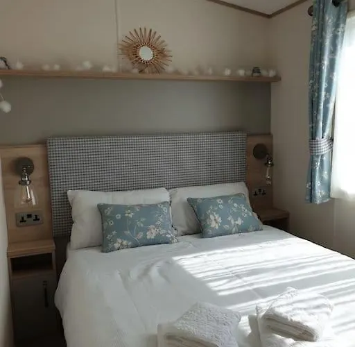 The Sea Breeze - 8 Berth Premium Caravan In Camber Sands