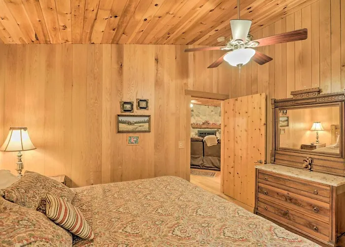 Fletcher Cabin: Wraparound Deck & Pond Access