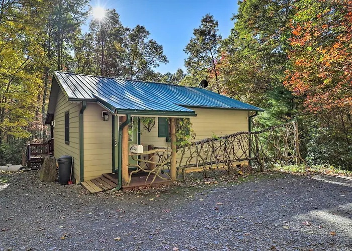 Fletcher Cabin: Wraparound Deck & Pond Access
