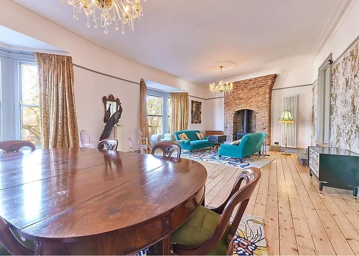 Host & Stay - Peacock House