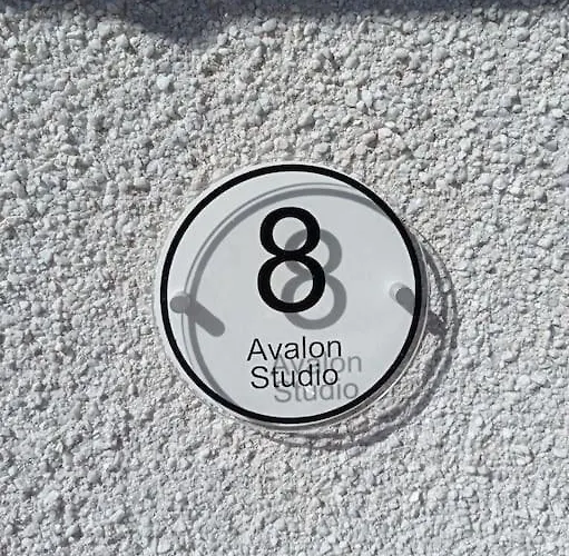 Avalon Studio. Comfy Well Equipped Cosy Studio.