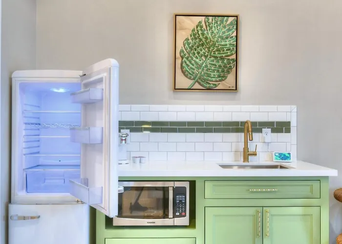 Banana Bay Boutique Retreat Near Cruise Port One Mile To Beach With Free Bikes
