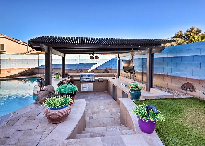 Maricopa Home W/ Swim-Up Bar, Heated Pool & Slide