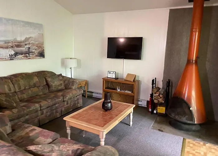 Clubhouse Lakeview Chalet