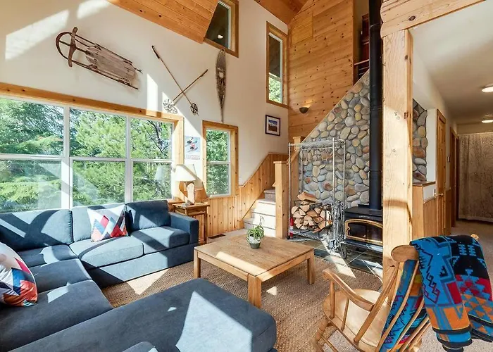 Hot Tub Cool Views: Roaring Creek Cabin