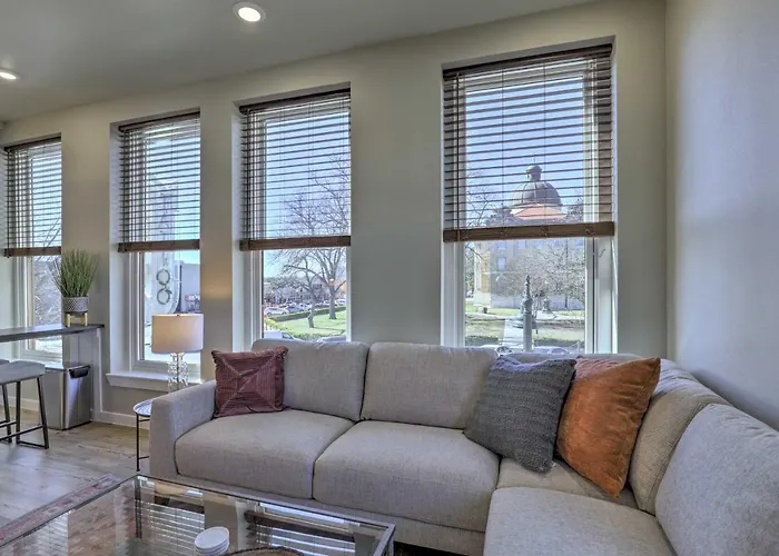 Stylish San Marcos Apt In The Heart Of Dwtn!