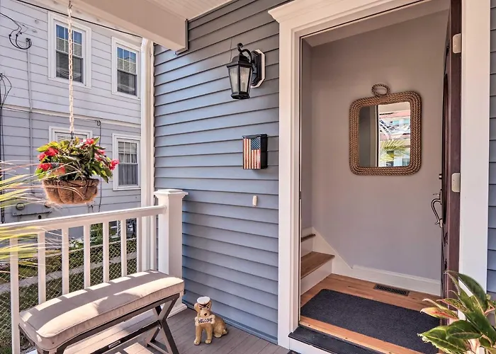 New London Hideaway Near Beaches & Local Spots!