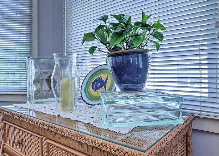 New London Hideaway Near Beaches & Local Spots!