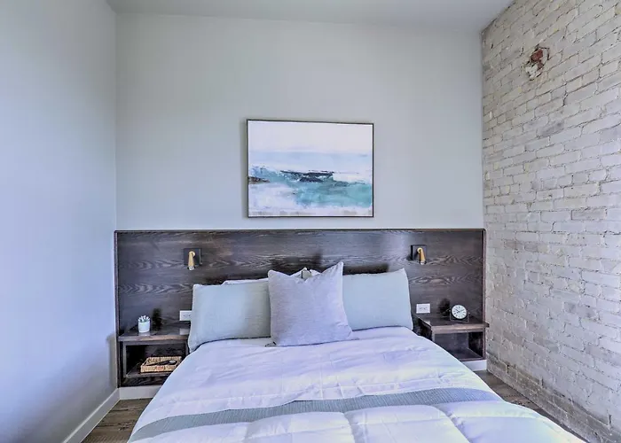 Sleek, Newly Updated Downtown San Marcos Apt!