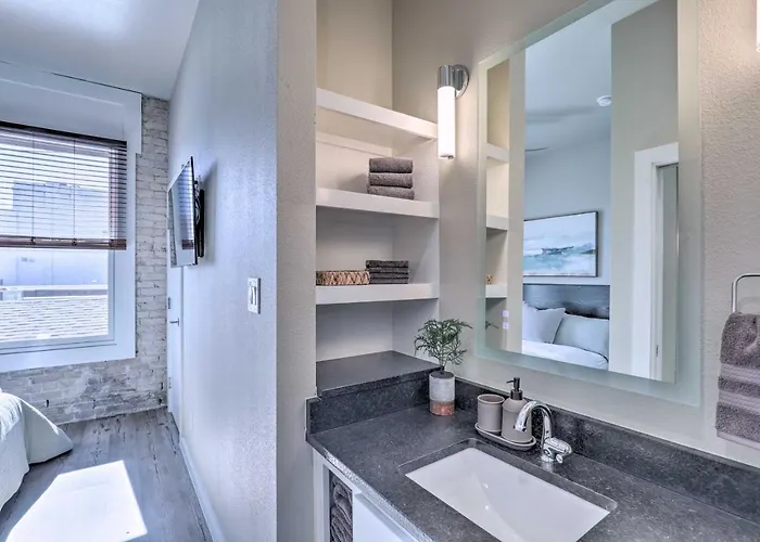 Sleek, Newly Updated Downtown San Marcos Apt!