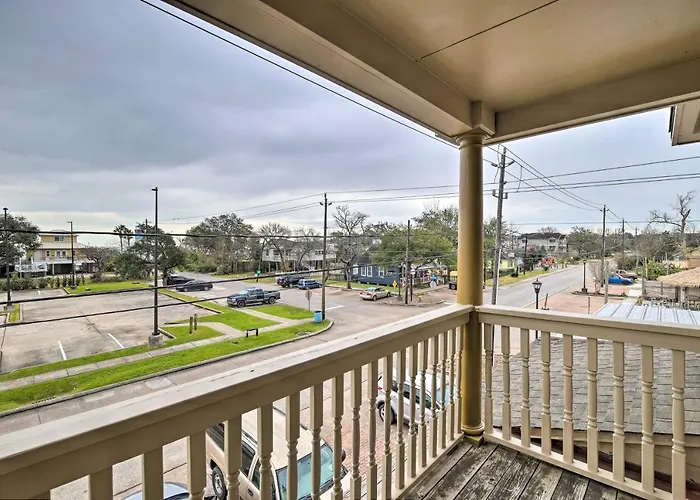 Apt W/ Balconies - Steps To Kemah Boardwalk!