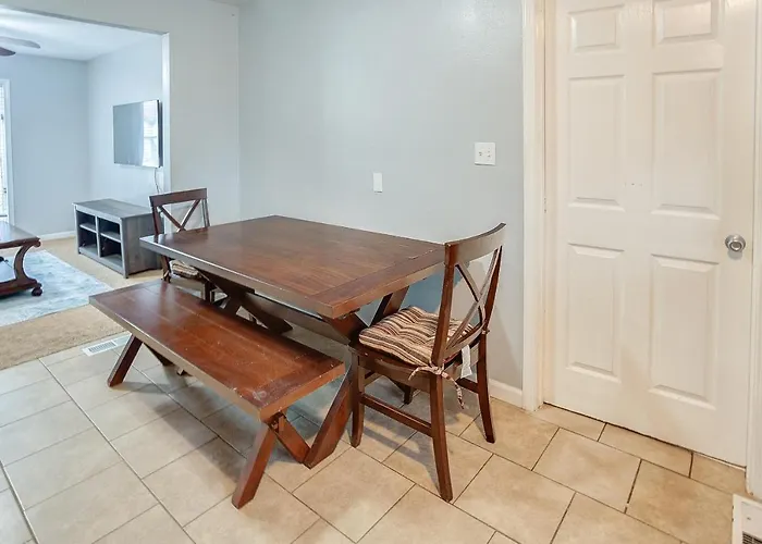 Belleville Beauty: Luxury Stay for Work or Play