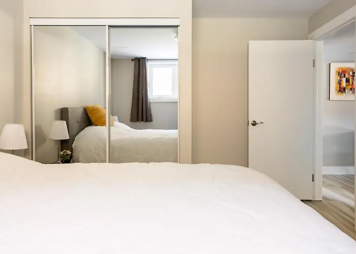 Entire 2 Bedroom Apartment Downtown - U1