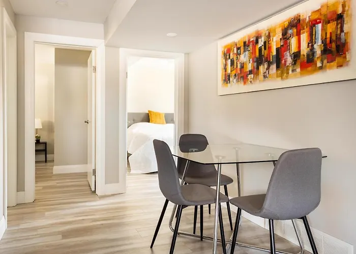 Entire 2 Bedroom Apartment Downtown - U1