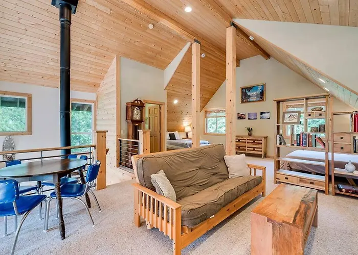 Hot Tub Cool Views: Roaring Creek Cabin