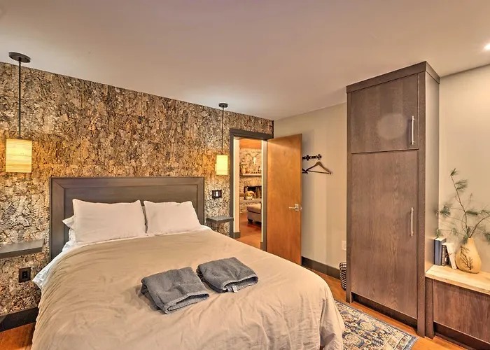 Riverfront Lincoln Condo: 1 Mi To Loon Mountain!