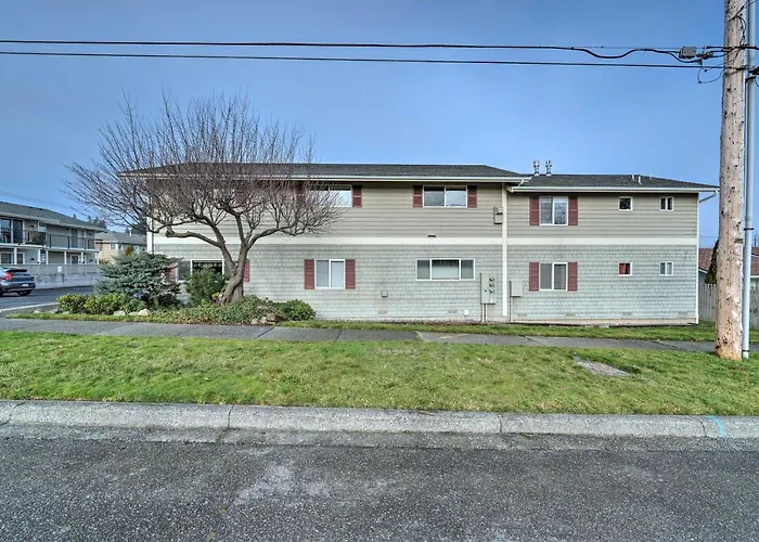 Quaint Cottage W/ Gas Fireplace ~ 1/2 Mi To Beach!