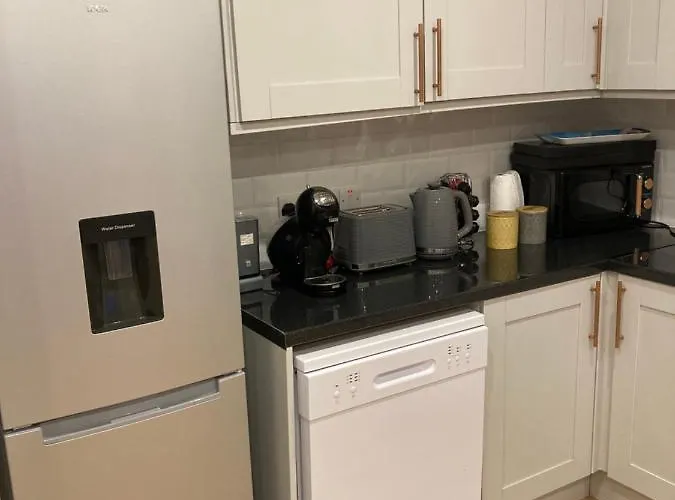 Private 3 Bedroom House Ideal For Family & Friends