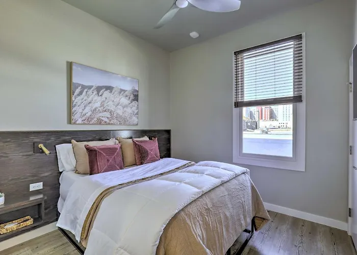 Stylish San Marcos Apt In The Heart Of Dwtn!