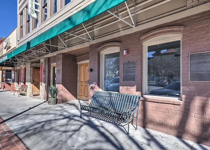Stylish San Marcos Apt In The Heart Of Dwtn!