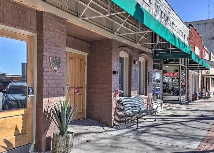 Stylish San Marcos Apt In The Heart Of Dwtn!