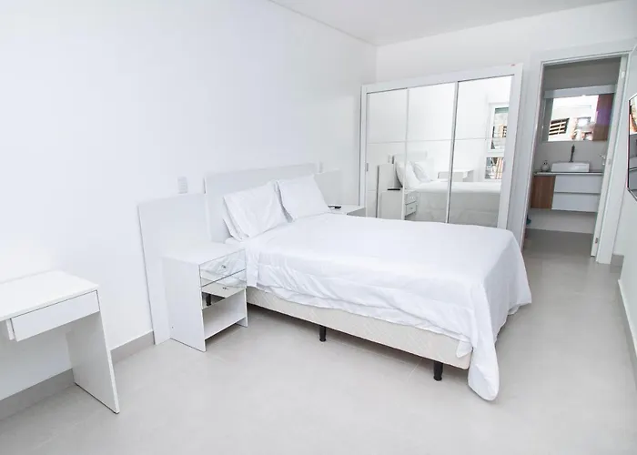 Apto. 3 dorm. entre Praia da Cal e Lagoa Violão