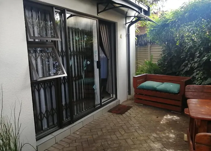 Roxy'S Rest Guest House