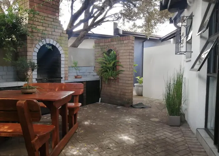 Roxy'S Rest Guest House