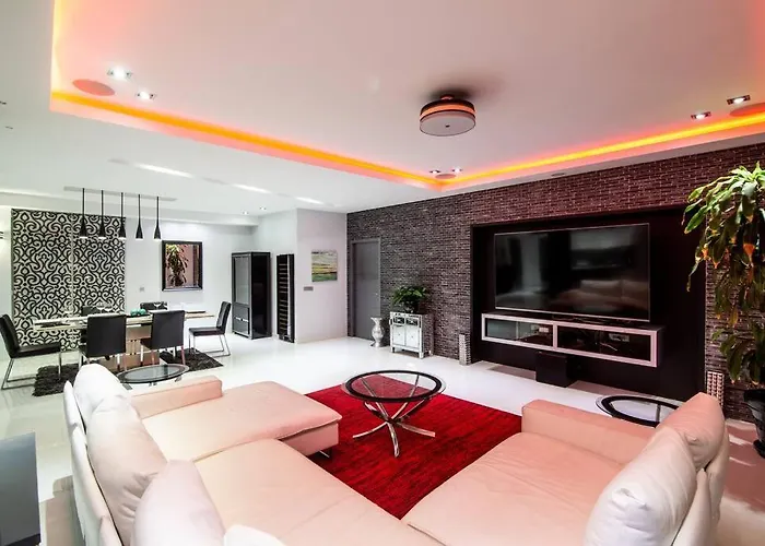 Skyline Luxury 5 Star Condo