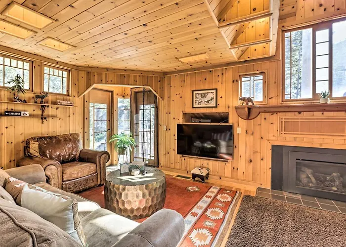 < 1 Mi To Heavenly Lifts: Tahoe Area Townhome!