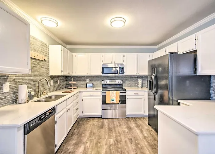 Loveland Duplex W/ Large Yard: 2 Mi To Dtwn