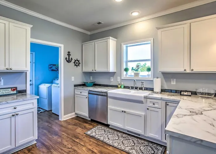 Ocean Isle Beach Escape - Centrally Located!