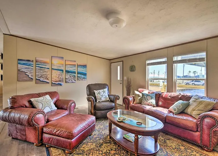 3 Mi To Beach: Home W/ Deck In Port O'Connor!