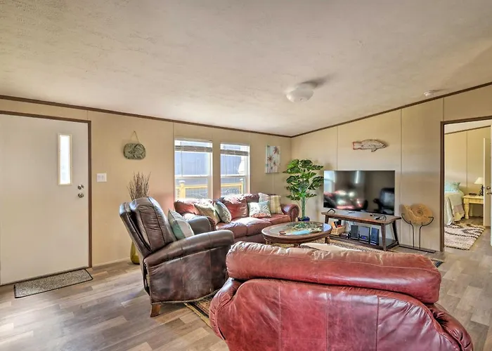 3 Mi To Beach: Home W/ Deck In Port O'Connor!