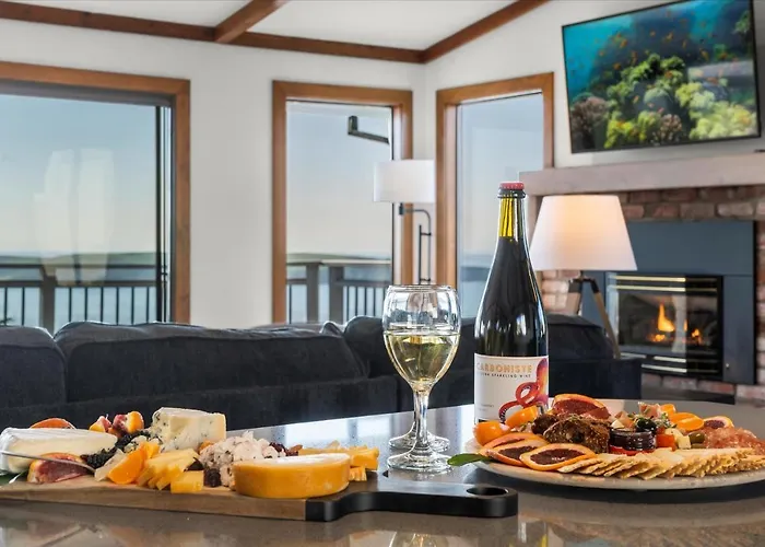 Whale Watch Fantastic Views Game Room Dog Friendly