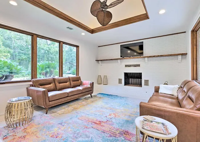Mid-Century Dream Home < Half-Mile To Beach!