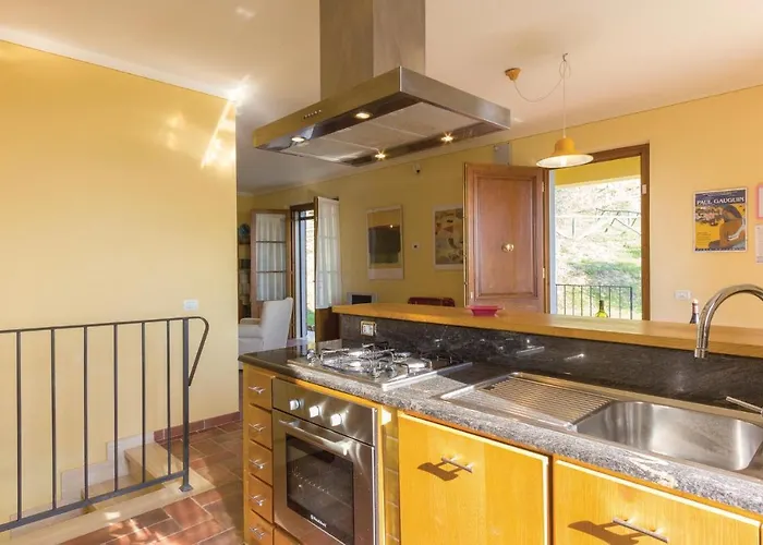 2 Bedroom Nice Home In Camaiore Lu