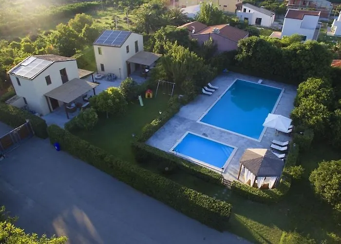 Ville Dell'Eden Con 9 Camere Da Letto In 6 Unita Abitative
