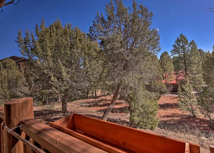 Near Lake & Trails: Show Low Condo W/ Grill!