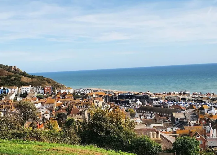 West Hill Retreat Seaview Balcony Loft Apartment & Free Offstreet Parking