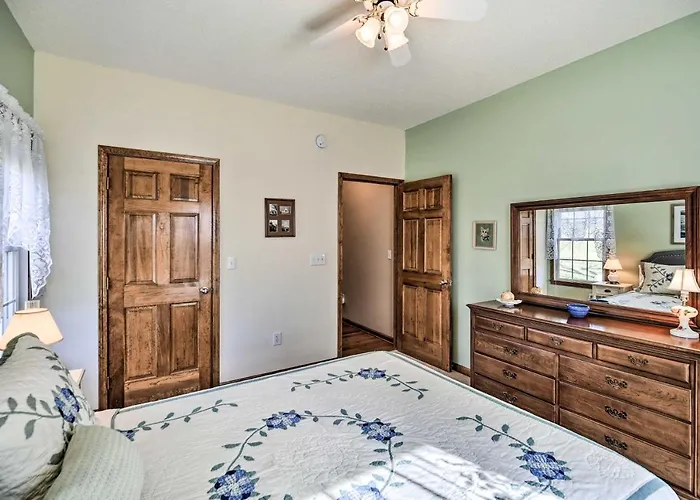 Pet-Friendly Abingdon Abode W/ Yard & Grill!