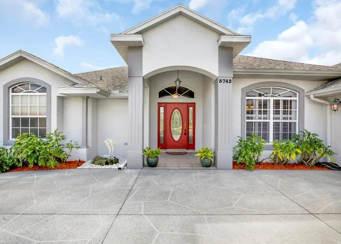 Solar Heated Private Pool & Lanai On Golf Course!