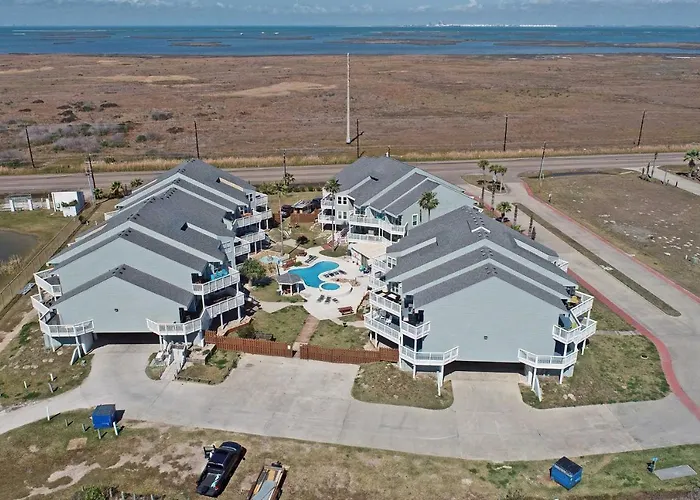 Oceanfront Texas Condo W/ Pool: Pets Stay Free