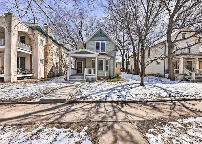 Newly Renovated Home Close To Dtwn Lawrence!