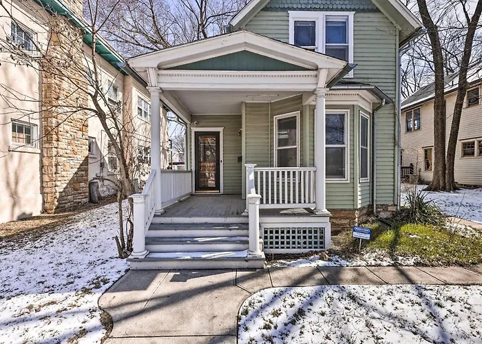 Newly Renovated Home Close To Dtwn Lawrence!