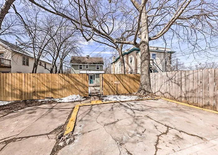Newly Renovated Home Close To Dtwn Lawrence!