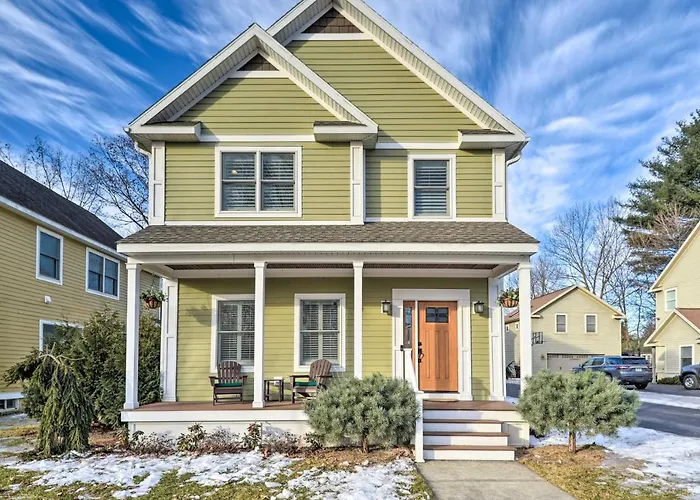 Stunning House W/ Deck, Game Room & Home Gym!