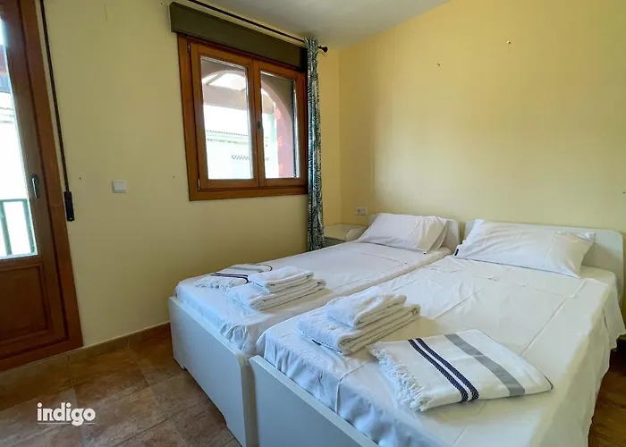 2-Bedroom Townhouse With Pool Access - Epi01